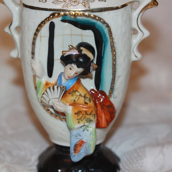Vintage 3 Dimensional Oriental VASE Okara China Made in Japan Unusual piece - Picture 2 of 5